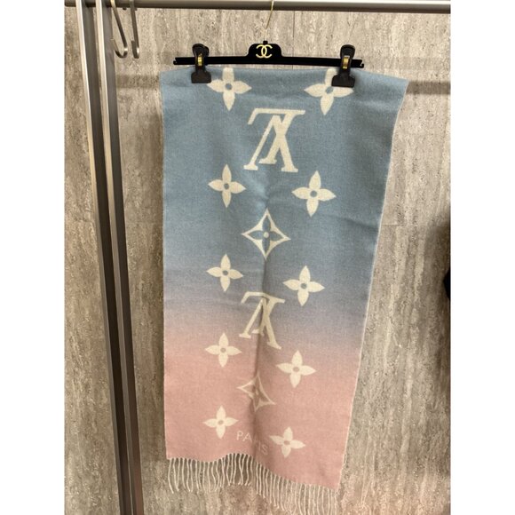Louis Vuitton Gradient Monogram Scarf 100% Cashmere Unisex Soft Luxury Accessory - Picture 13 of 14